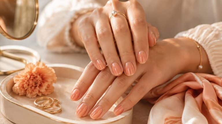 Glazed Peach Nails for a Luminous Summer Manicure